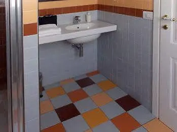 B&B Cesena5 Milán 0*,  Italia